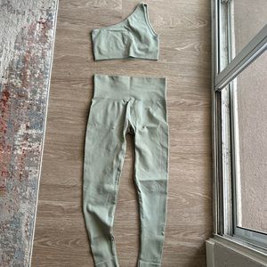 Set active sculpt flex bra and leggings